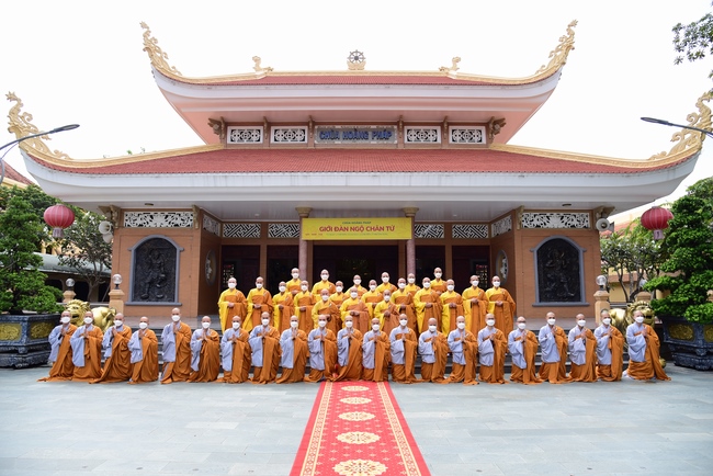 Lễ truyền giới Sa di Phương Trượng